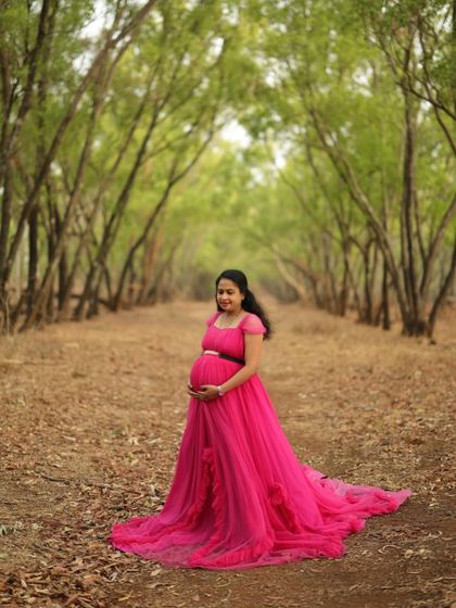 A beautiful solo portrait in our pink trail gown. The dress is designed to be comfortable while providing that dramatic, flowing look that is perfect for maternity photos.