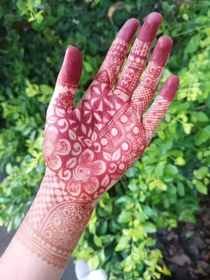 A close-up look at the incredible stain quality from my henna. The design is filled with intricate details, and the color is a consistent, vibrant red, which will darken even more over the next 48 hours.