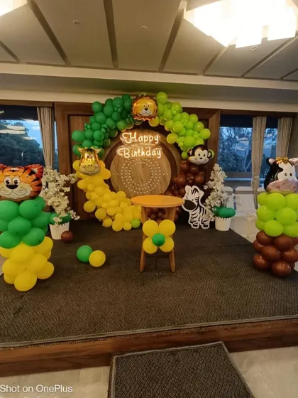 Another perspective of the jungle birthday stage decoration.