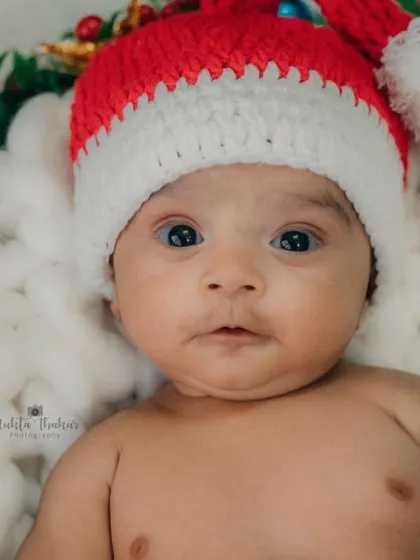 Those wide, innocent eyes are the definition of Christmas magic.