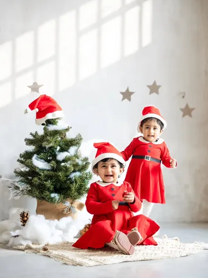 Two little Santas getting into the holiday spirit! This Christmas mini-session captures the playful energy of siblings during the most wonderful time of the year.