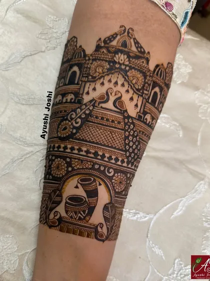 The same armband after all the shading and fine details have been meticulously filled in.