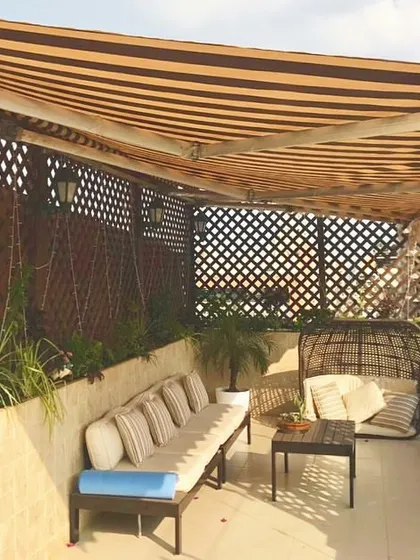 This penthouse terrace in SantaCruz West showcases our complete service. We handled everything from the flooring and the automatic retractable awning to the trellis planters, creating a comfortable and stylish outdoor lounge.