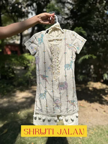 This unique kurta set features a playful print of colorful animals. The pom-pom trim on the pants adds an extra touch of fun.