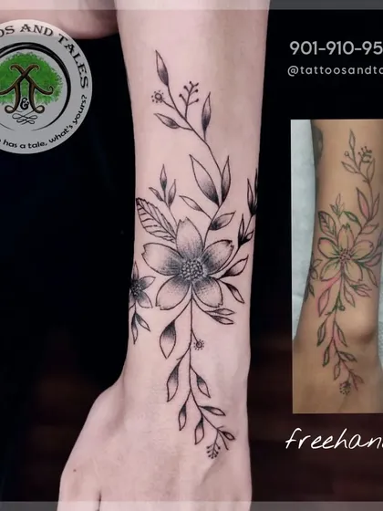 This is how our freehand process works. We sketch the design directly onto your skin, as shown in the smaller image, to create a unique floral piece that perfectly fits your body's contours.