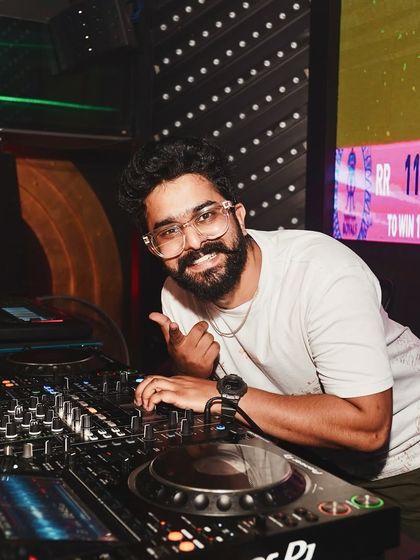 Just smile, rise, and move on. A moment of confidence and positivity behind the decks.