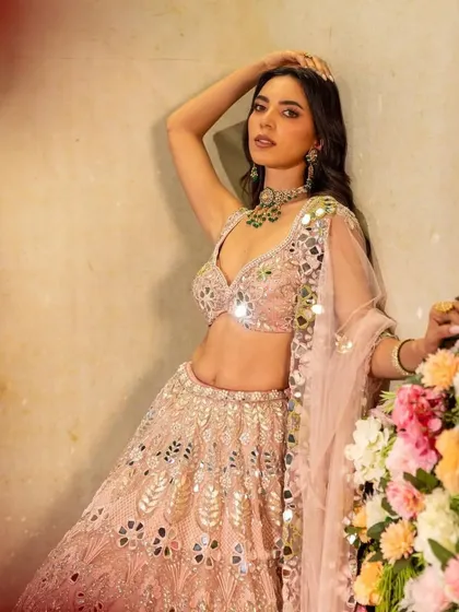 The full look, showing how the jewellery perfectly complements the pastel lehenga for a fresh and modern pre-wedding look.