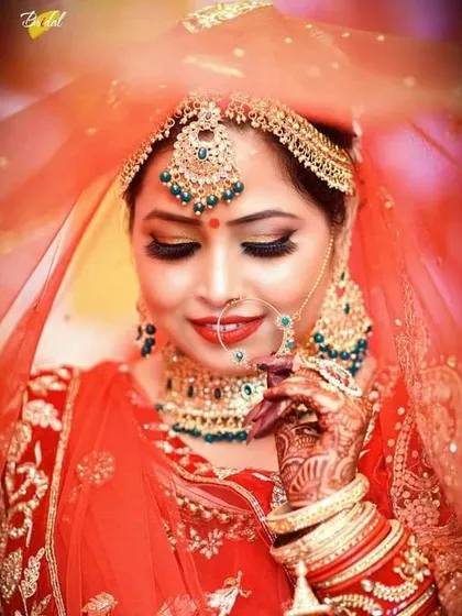 A classic Indian bridal look that is both timeless and elegant. Here, I focused on creating glowing skin, soft smoky eyes, and a bold lip, ensuring my bride felt beautiful from every angle.