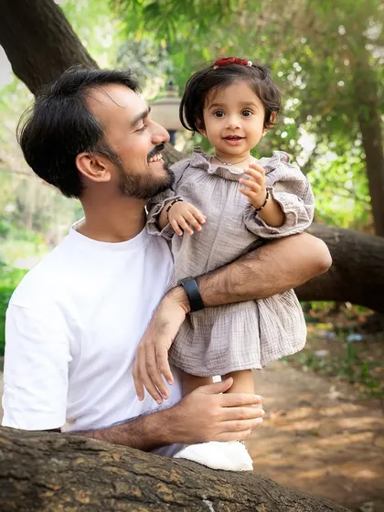 A father and daughter share a sweet look. Outdoor sessions allow for beautiful, naturally lit portraits that feel both classic and full of life.
