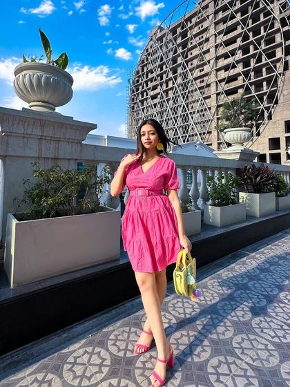 A final full-length shot of the pink dress outfit. The combination of pink and yellow is one of my favorite color-blocking pairings for summer.
