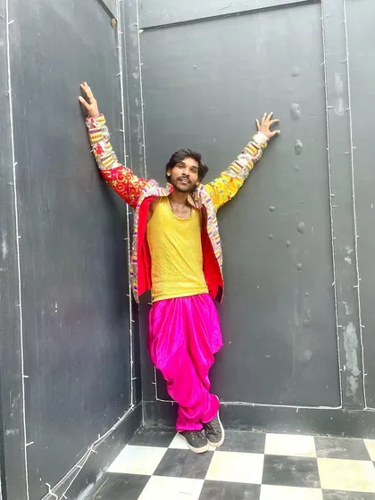 Another pose from the Bhojpuri music video shoot. The costumes and sets were so vibrant.