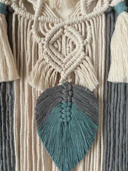 Here you can see the two-toned macrame leaf on the 'Bella' tapestry. Making these leaves is one of my favorite techniques.