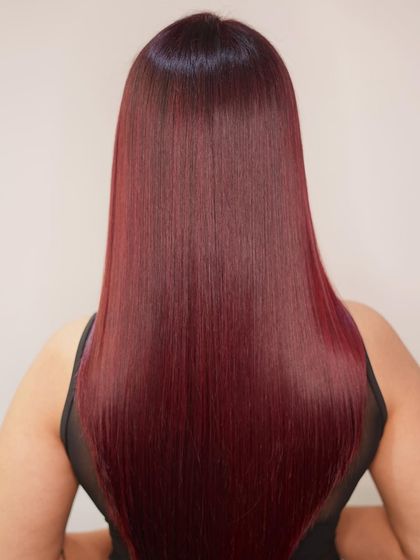 Redefining the shades of fierce. This raspberry red color is sleek, shiny, and incredibly eye-catching, applied for a uniform, high-impact finish.