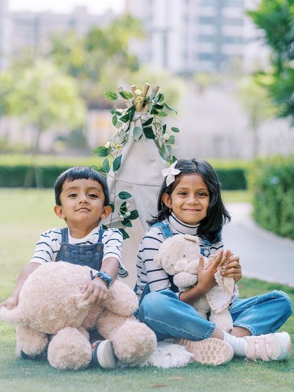Even kids who say they don't like photoshoots can't resist a few games. Bubbles, teepees, and teddy bears helped bring out the smiles for these siblings.