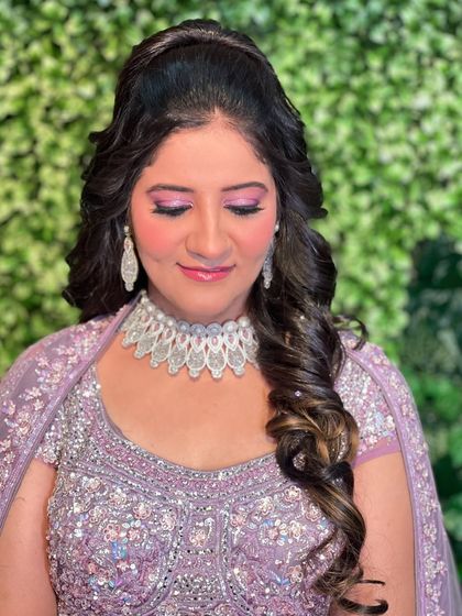 This scalloped American diamond choker looks so pretty on this client. It’s a popular rental piece for its unique design that sits beautifully along the collarbone, perfect for a modern lehenga or gown.