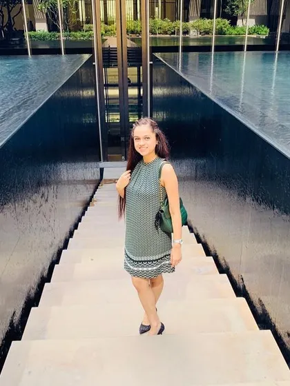For a visit to a serene and modern location, I chose a simple, sleeveless A-line dress. The geometric print complements the architectural lines, creating a look that is both elegant and understated.