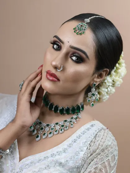 A direct, stunning shot of the final airbrush makeup look. This technique is perfect for photography and long-lasting wear, a must-know for pro artists.