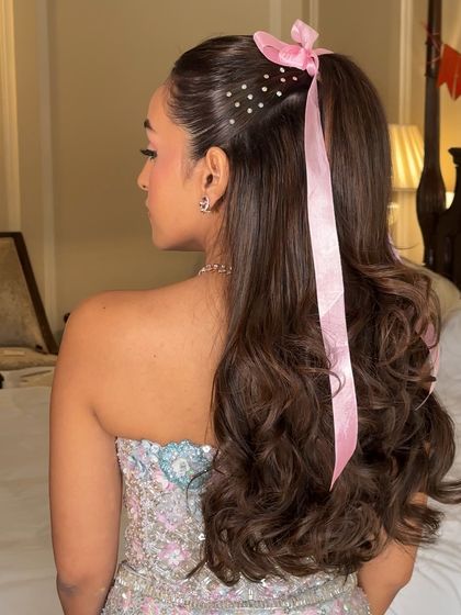 A sweet and angelic half-ponytail for a destination wedding in Jaipur. I added a pretty pink ribbon and scattered pearl details for a touch of fantasy and charm, perfect for a younger client or a fun pre-wedding event.