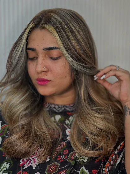 A thoughtful pose showing off the beautiful contrast between the dark base and the blonde highlights.