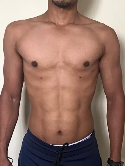 The "after" physique. A clear view of the defined abs and leaner frame, the result of a dedicated fat loss program.
