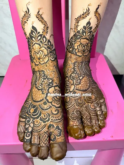 Another view of this stunning bridal feet mehendi, showing the detail and coverage.