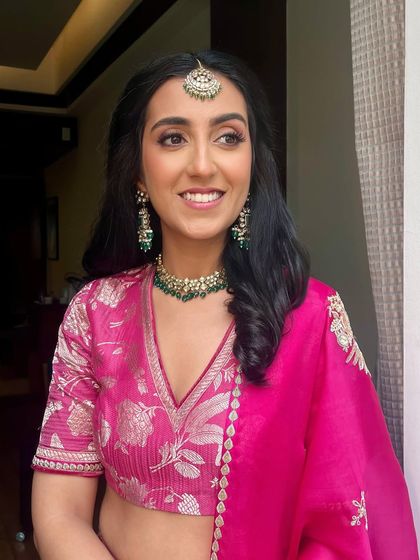 I could call this my signature mehendi makeup look. It features fresh, glowing skin, a pop of pink on the cheeks and lips, and softly defined eyes, perfect for a sunny morning celebration.