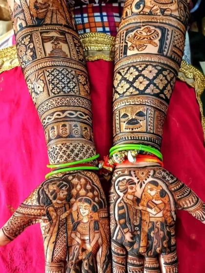 This design captures the essence of a wedding ceremony with detailed figures of the bride and groom on the palms and forearms, surrounded by intricate patterns.