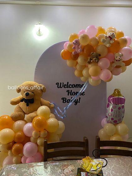 Another angle of the teddy bear themed 'Welcome Home Baby' setup, highlighting the hot-air-balloon-like cluster of balloons with small teddy bears.
