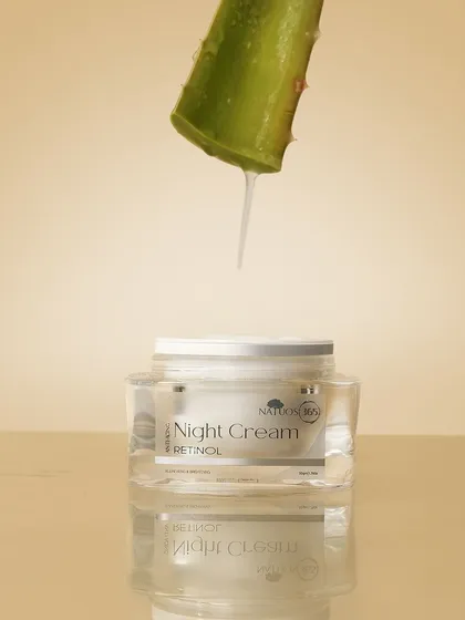 This image for Natuos 365 Night Cream demonstrates a key ingredient, aloe vera, with a drop of gel falling onto the jar. This is a powerful visual storytelling technique to highlight natural formulations.