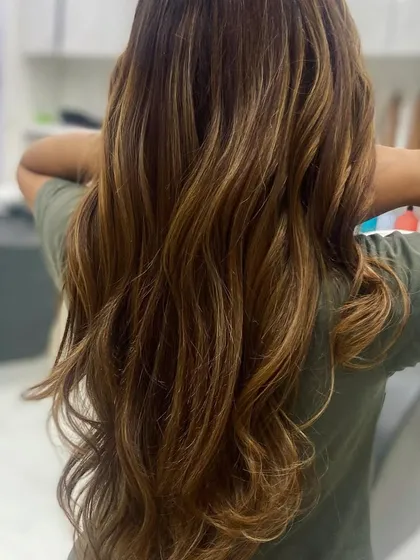 This is a perfect example of my balayage work, creating soft, natural-looking highlights that add dimension and shine. The warm caramel and honey tones are blended seamlessly and styled into loose waves for a sun-kissed, voluminous finish.