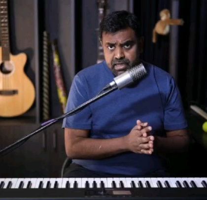 Learn the iconic piano intro to Linkin Park's "In The End." This detailed tutorial breaks down the melody and also shows you how to add interesting fifth chord harmony in the left hand to fill out the sound.