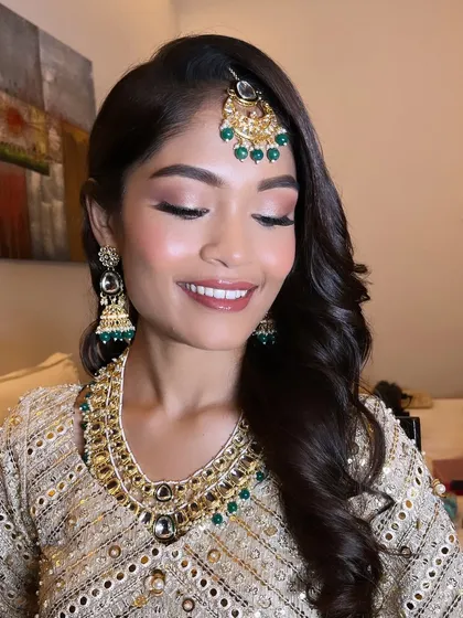 A soft and ethereal Walima look for my lovely Muslim bride. The makeup features gentle pink tones on the eyes and lips with a dewy skin finish, creating a look of pure grace.