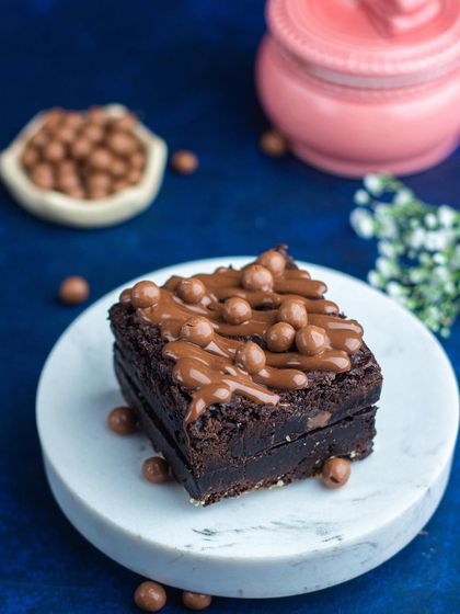 For those who like a little crunch, my chocolate crisp pearl brownie is the one for you. The crispy pearls add a wonderful texture to the fudgy base.