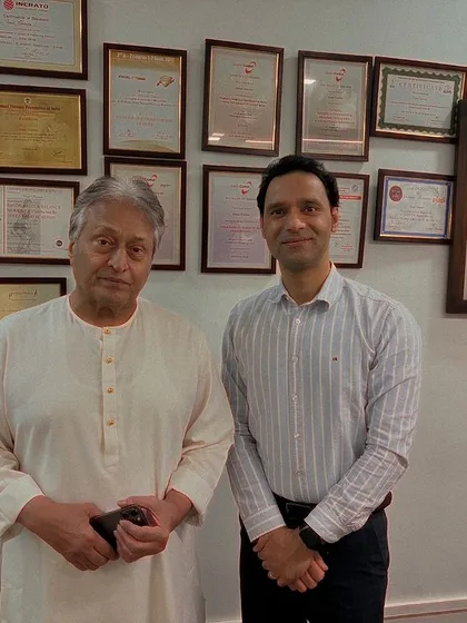 We were delighted to welcome the legendary Sarod maestro, Ustad Amjad Ali Khan, to our clinic. It is an honor to assist such an iconic artist in maintaining his physical well-being.