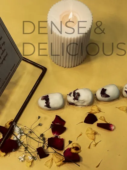 Dense and delicious. Our premium dates get a modern twist with a coating of white chocolate and a sprinkle of dried rose petals.