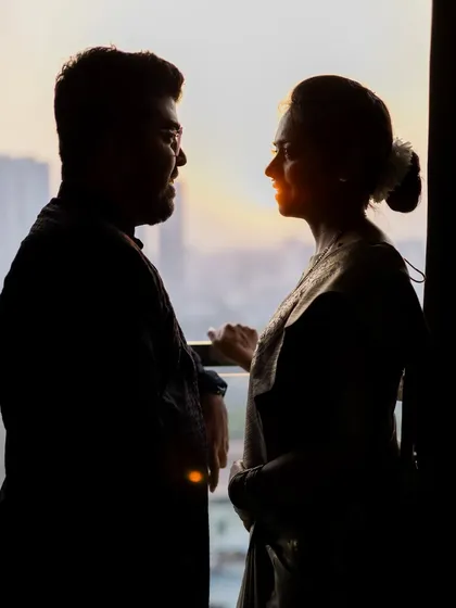Another stunning silhouette, this time against a city skyline at sunset. The light beautifully rims the couple's profiles, creating a dramatic and romantic image.