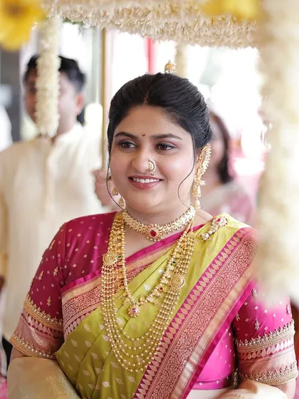The bridal entry is a key moment. Her makeup is fresh and radiant, ensuring she looks stunning as she walks towards her new beginning.
