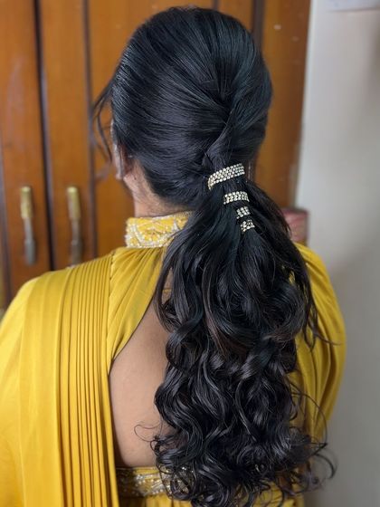 Dakshayini - Hairstyling Academy & Workshops Glamorous Curls & Ponytails photo 12