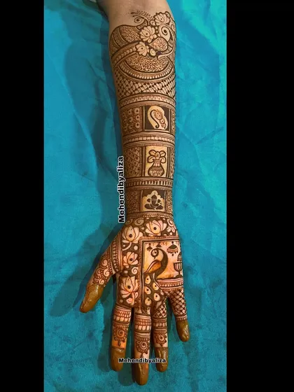 Another view of the Marathi bridal arm design, highlighting the clean lines and balanced composition.
