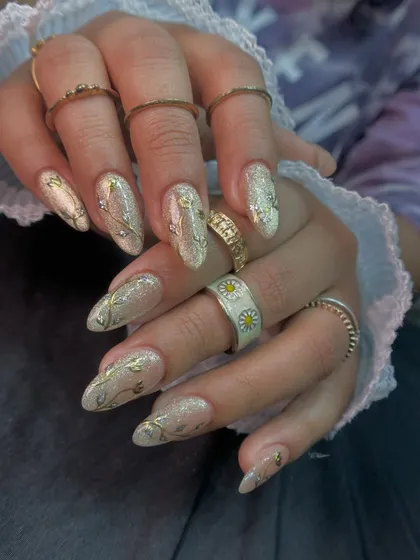 A full view of the hands, showing how the cat-eye and chrome design looks with accessories. It’s a glamorous and versatile style.
