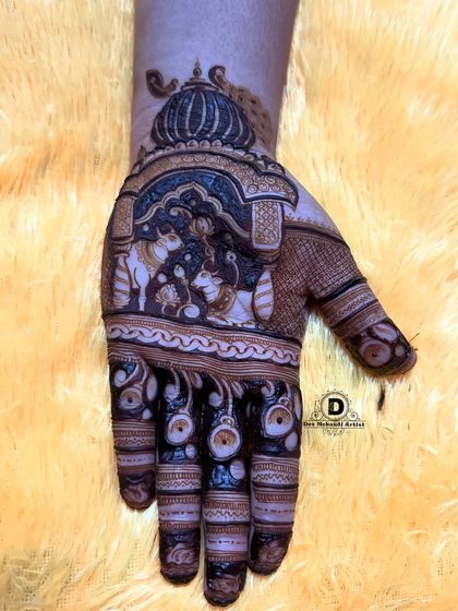 The same Karwa Chauth design with detailed finger work. We ensure every part of the hand is beautifully decorated.