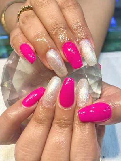 Nail game strong with this hot pink and glitter combo. This bold set alternates between a vibrant, glossy pink and a dazzling silver glitter for a fun and eye-catching manicure.