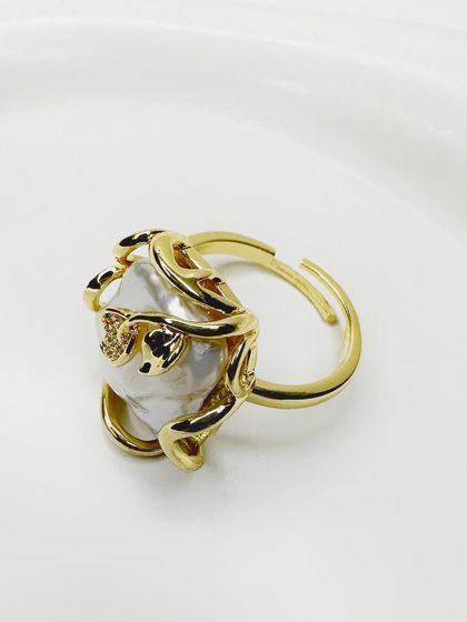 I love the organic shape of this baroque pearl ring, wrapped in a gold-plated chain. A true statement piece.