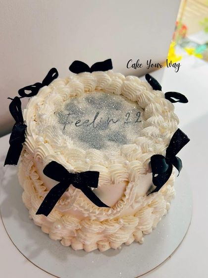 "Feelin' 22" with this glittery, vintage-style cake with black bows.