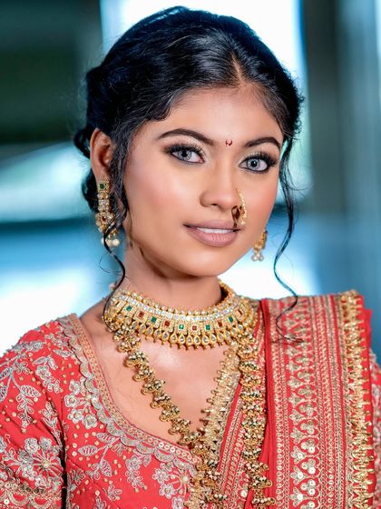 Elegant Maharashtrian Brides photo 24