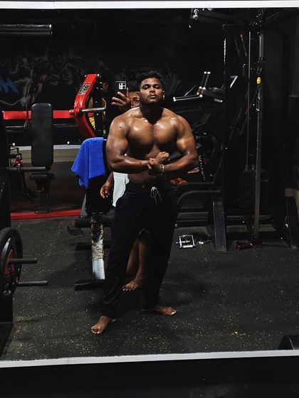 Always in a learning process. A post-workout mirror selfie to track progress and stay motivated.