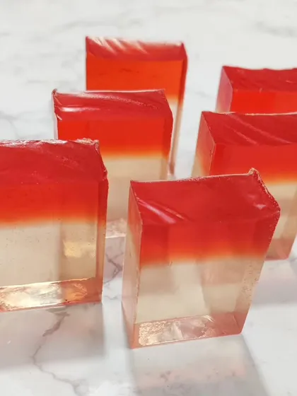Simple yet striking, these layered transparent soaps are a great way to start designing. The two-tone effect is clean and modern.