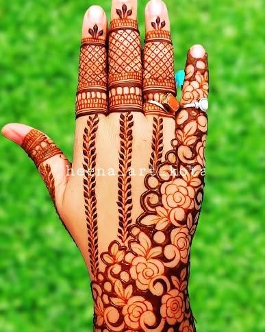 A simple yet chic back-hand design. It features leafy vines on the fingers and a dense floral pattern on the side of the hand, leaving the center open.