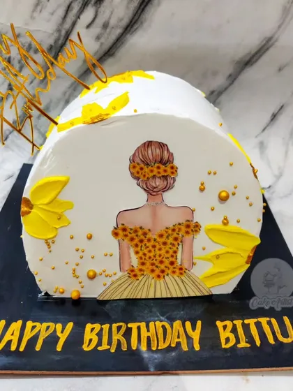 A trendy top-forward cake design! This unique semi-circular cake features a beautiful sunflower theme, perfect for a sunny personality.