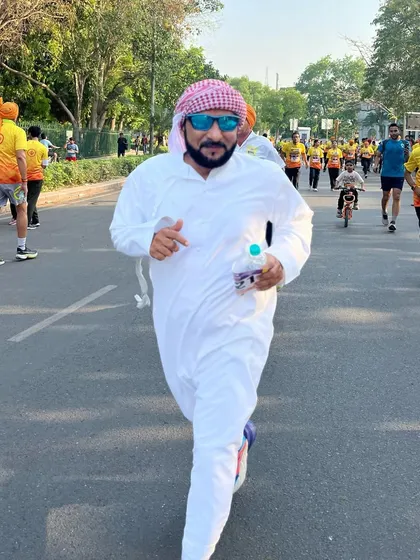 A member running in a traditional Arab dress at the Super Sikh Run. We embrace diversity and creativity in our race day attire.